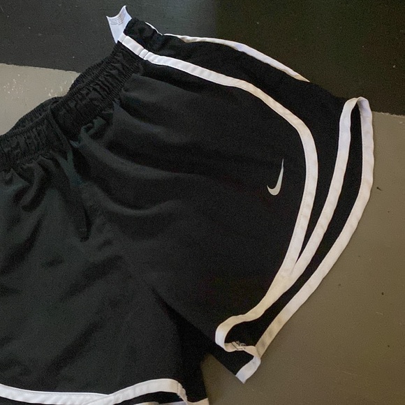 Nike all black womans athletic shorts size small! - Picture 2 of 7